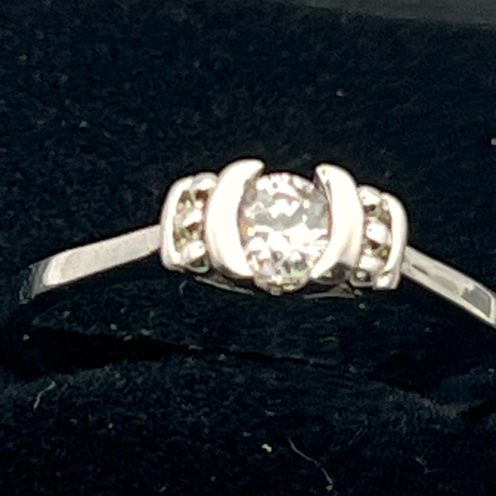 STERLING SILVER WITH CUBIC ZIRCONIA RING - Picture 4 of 5